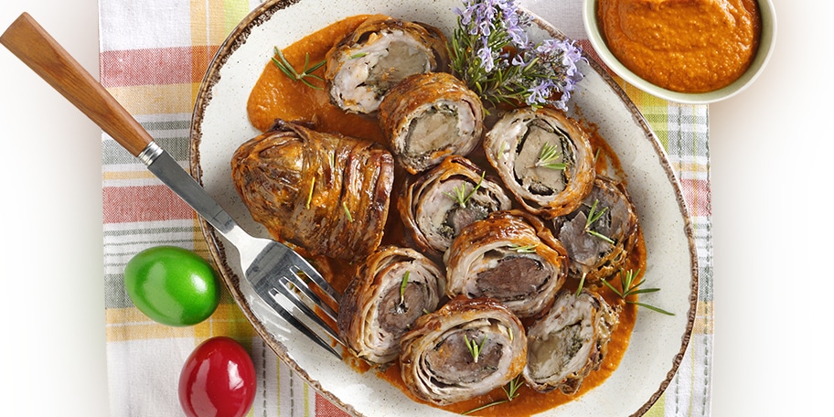 Κοκορέτσι ψητό με σάλτσα από πιπεριά και ντομάτα