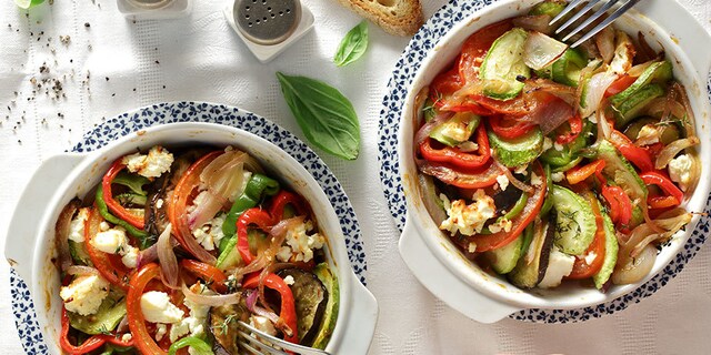 Ατομικά μπριάμ με φέτα και καραμελωμένα κρεμμύδια