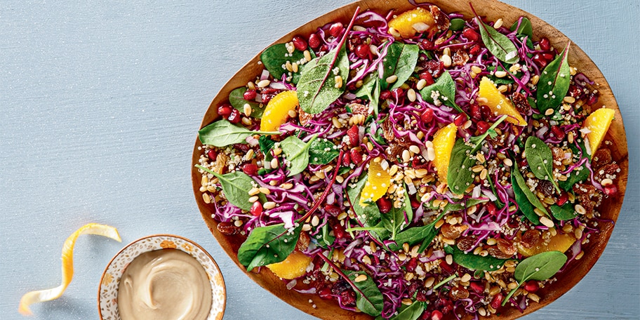 Detox σαλάτα με σιτάρι, κινόα, λαχανικά και dressing ταχινιού