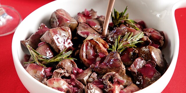 Συκωταριά με κόκκινο κρασί, σκόρδο και δεντρολίβανο