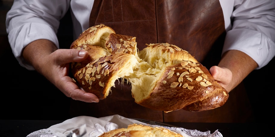 Αφράτο τσουρέκι από το Lurpak