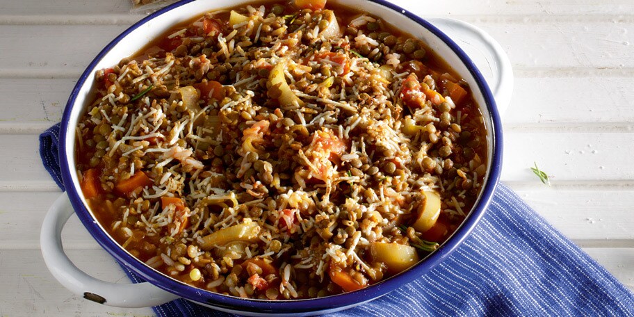 Φακόρυζο στη γάστρα με πράσο και καρότο