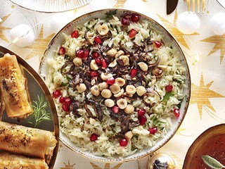 Γιορτινό ρύζι με μπαχαρικά, φουντούκια και ρόδι