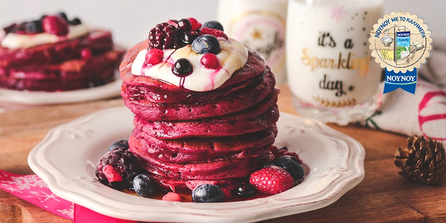 Red Velvet Pancakes με γιαούρτι