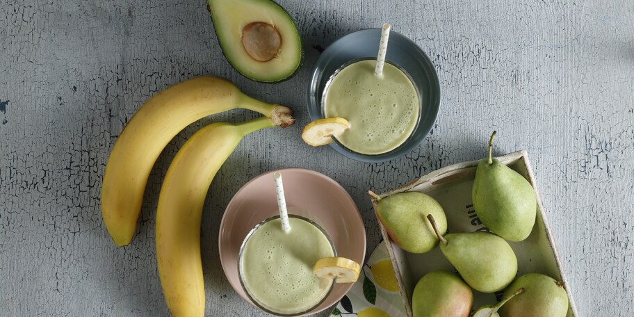 Smoothie με μπανάνα-αβοκάντο-αχλάδι, μέλι και γάλα