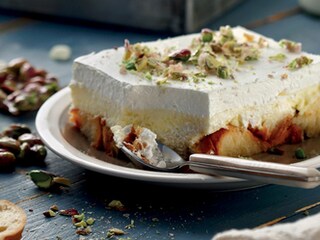 Εκμέκ με σιροπιασμένο τσουρέκι και κρέμα με μαστίχα και πορτοκάλι 