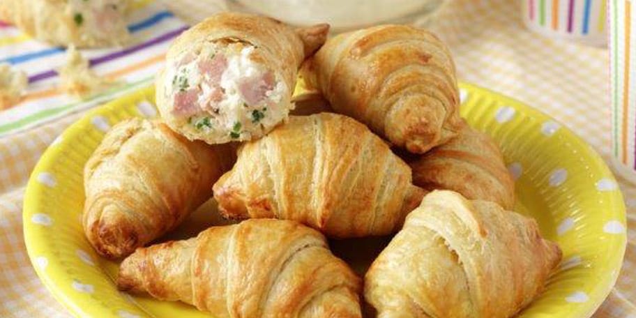 Κρουασανάκια με τυρί κρέμα και ψιλοκομμένο ζαμπόν