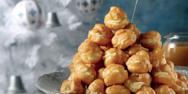 Σου γεμιστά με κρέμα βανίλιας και σος καραμέλας