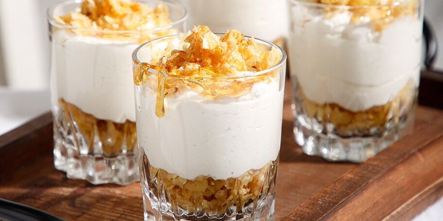 Μους κρητικού ανθότυρου με τρίμμα από ξεροτήγανα