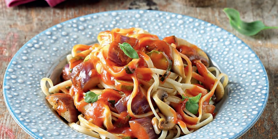 Καλοκαιρινή μακαρονάδα με λαχανικά