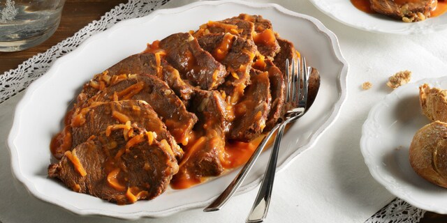 Νουά μοσχαρίσιο με σάλτσα καρότου και ξινόμηλο + πουρές πατάτας