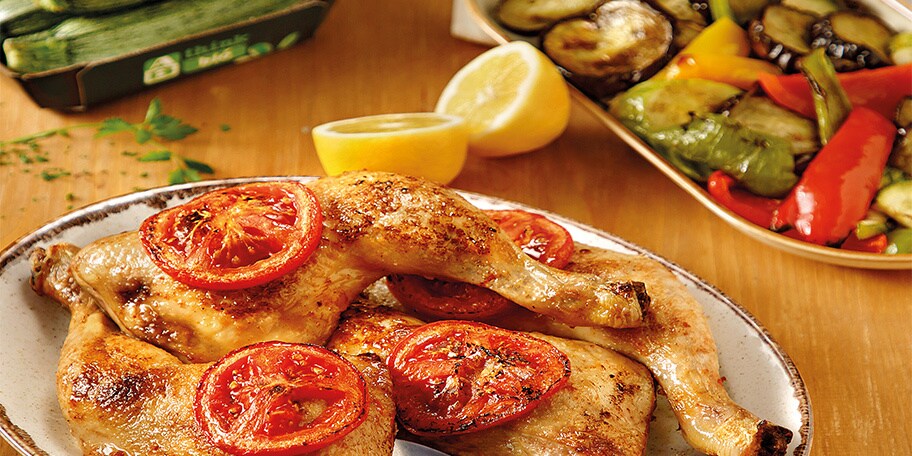 Μπουτάκια κοτόπουλου με σαλάτα ψητών λαχανικών και γκρεμολάτα