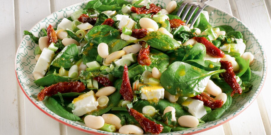 Σαλάτα με φασόλια και σπανάκι