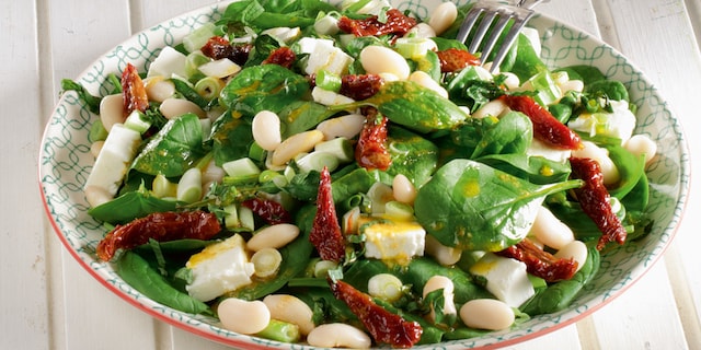 Σαλάτα με φασόλια και σπανάκι