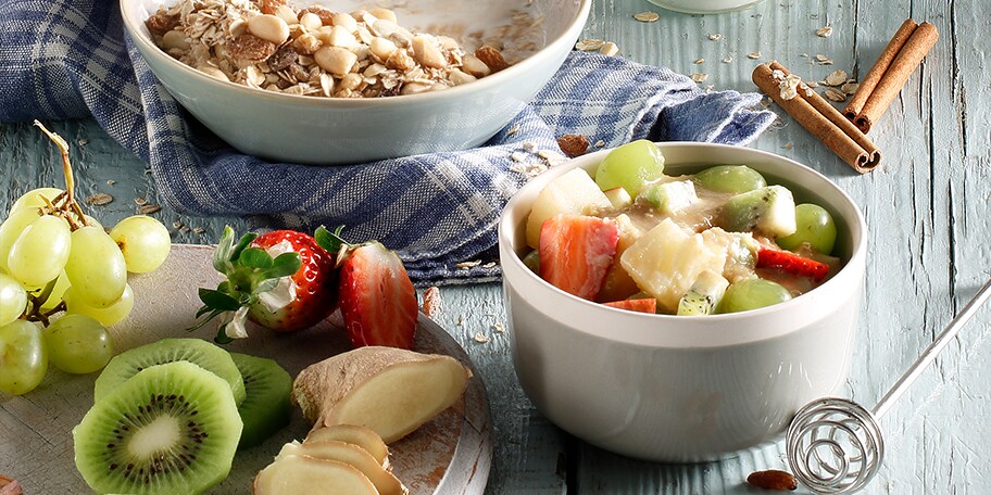 Φρουτοσαλάτα με μέλι και ταχίνι 