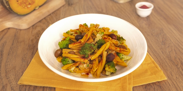 CASARECCE ΑΠΟ ΡΕΒΙΘΙΑ ΜΕ ΚΟΛΟΚΥΘΑ, ΠΡΑΣΟ, ΜΠΡΟΚΟΛΟ, ΦΑΣΚΟΜΗΛΟ, ΠΑΡΜΕΖΑΝΑ ΚΑΙ ΕΛΙΕΣ TAGGIASCA