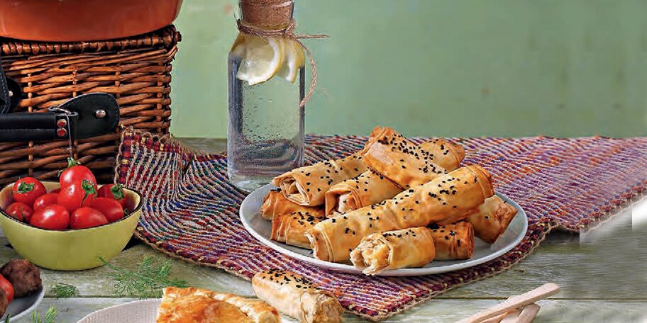 Κοτοπιτάκια με χωριάτικο φύλλο