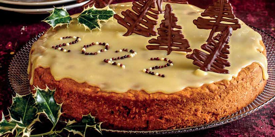 Βασιλόπιτα με σoκολάτα και ξηρούς καρπούς