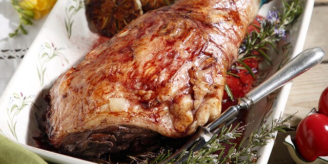 Αρνάκι οφτό με γραβιέρα Κρήτης