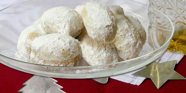 Kουραμπιεδες με αμύγδαλο και Lurpak