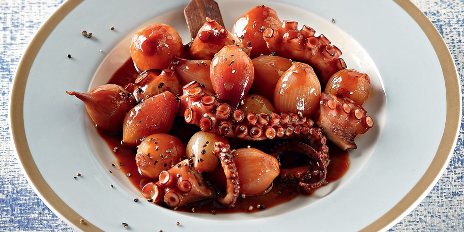 Χταπόδι στιφάδο με πετιμέζι