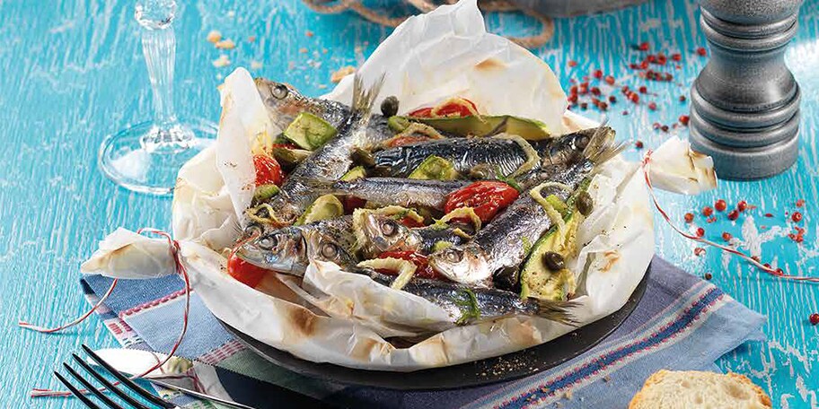 Σαρδέλες σε Λαδόκολλα με Λαχανικά