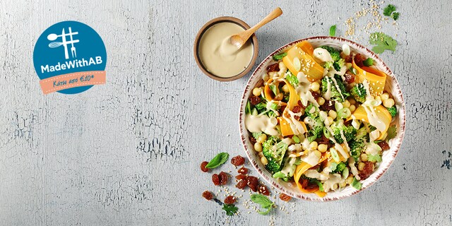 Σαλάτα με μπρόκολο, ρεβίθια, σταφίδες & ταχίνι