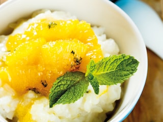 Ρυζόγαλο καρύδας με καραμελωμένο ανανά