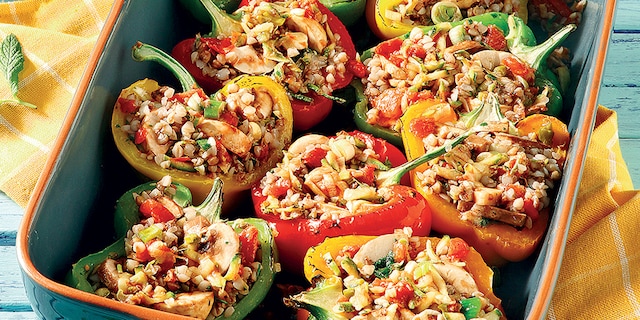 Πιπεριές γεμιστές με φαγόπυρο, μανιτάρια και μυρωδικά