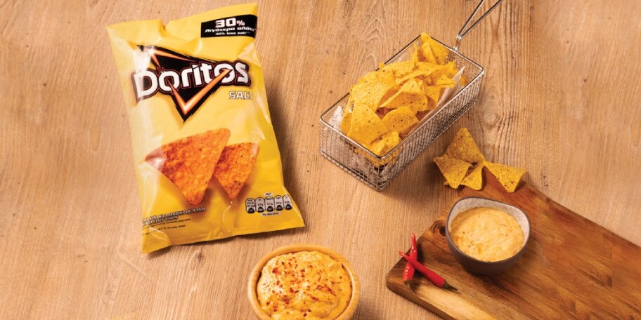 Cheese Cheddar Sauce & Καπνισή μαγιονέζα με Doritos αλάτι
