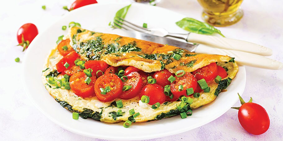 Αφράτη ομελέτα με QUAKER,  πάπρικα, κατσικίσιο τυρί & λαχανικά