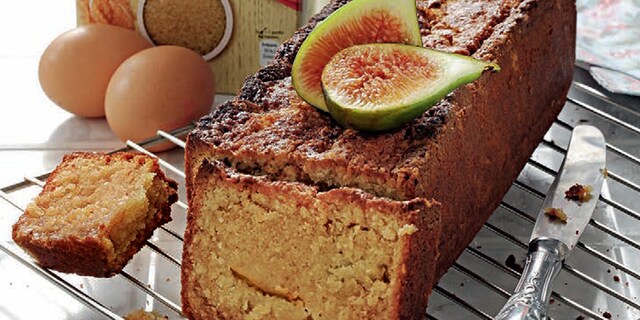 Κέικ με φρέσκα σύκα και κραμπλ