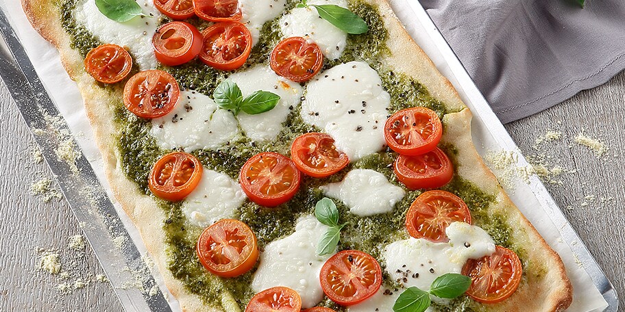 Πίτσα με πέστο βασιλικού