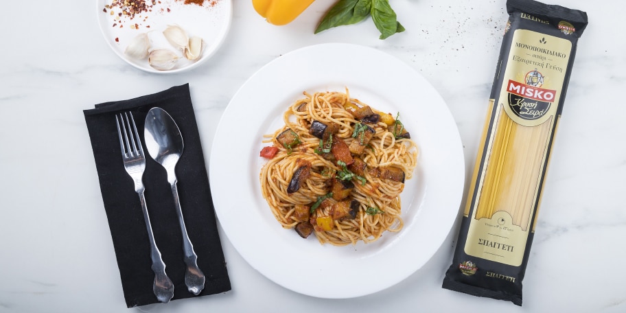 ΣΠΑΓΓΕΤΙ ΧΡΥΣΗ ΣΕΙΡΑ MISKO ΜΕ ΜΕΛΙΤΖΑΝΕΣ ΚΑΙ ΚΟΚΚΙΝΗ ΣΑΛΤΣΑ