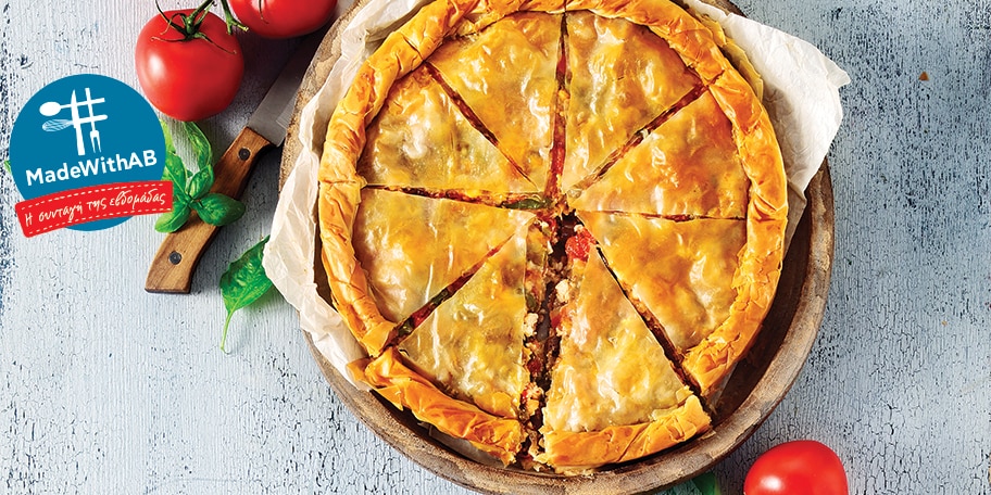 Tοματόπιτα με πιπεριές και τυριά