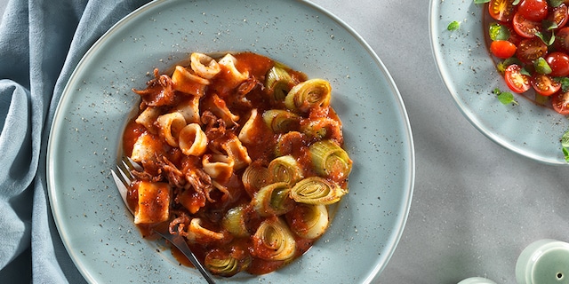 Καλαμαράκια με Πράσα στην κατσαρόλα