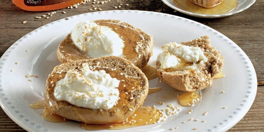 Μελωμένα ντακάκια με μέλι από άνθη πορτοκαλιάς, κατίκι και σουσάμι 