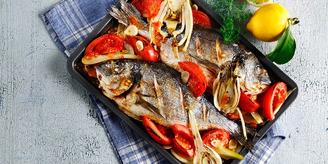 Τσιπούρα με σάλτσα ούζου