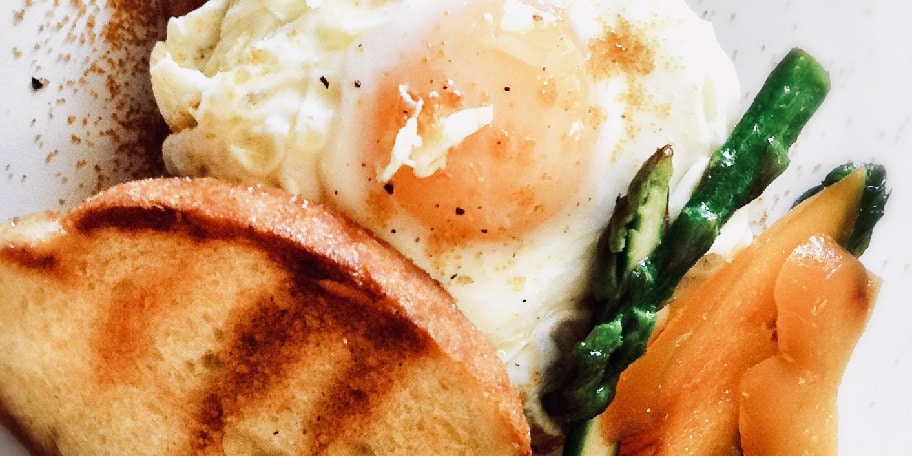 ΑΥΓΑ ΜΑΤΙΑ ΜΕ ΣΠΑΡΑΓΓΙΑ ΑΥΓΟΤΑΡΑΧΟ ΚΑΙ ΤΡΙΜΜΑ ΑΥΓΟΤΑΡΑΧΟ