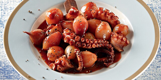 Χταπόδι στιφάδο με πετιμέζι