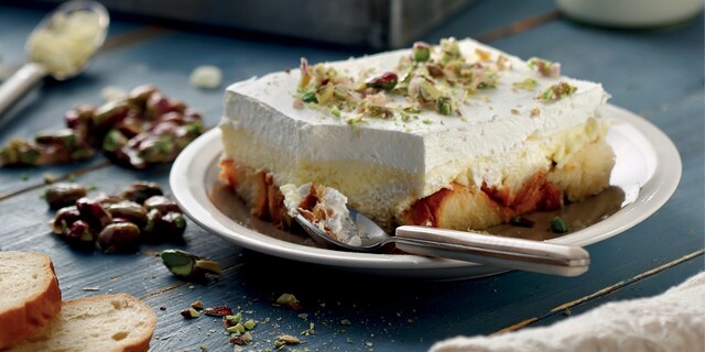 Εκμέκ με σιροπιασμένο τσουρέκι και κρέμα με μαστίχα και πορτοκάλι 