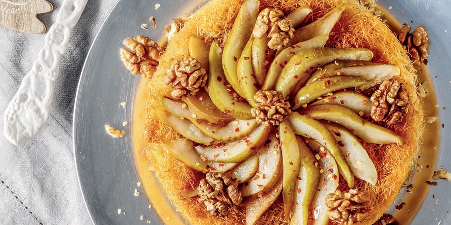 Πίτα με κανταΐφι, vegan τυριά, αχλάδι και καρύδια