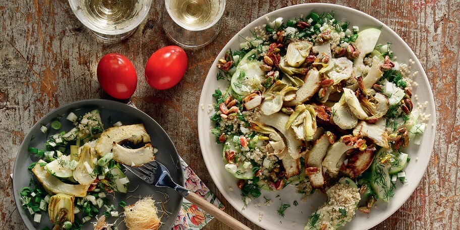 Αγκινάρες με σαλάτα κινόα, ξινόμηλο, αλμυρόγλυκα φιστίκια και μάραθα