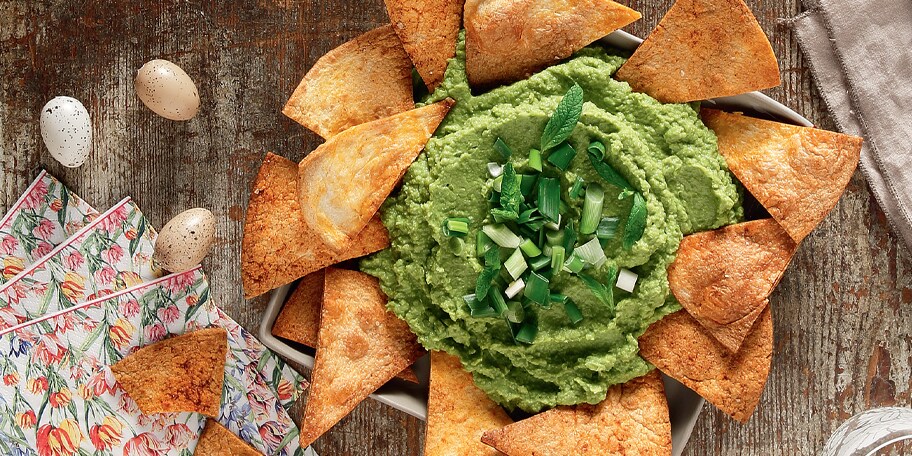 Φάβα από αρακά με ελαιόλαδο και δυόσμο, με τραγανές τορτίγιες