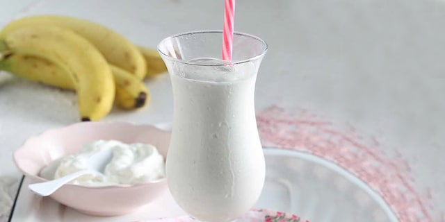 Smoothie με γιαούρτι και μπανάνα 