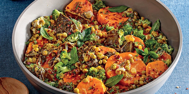 Γλυκοπατάτες με μπρόκολο και αμπελόφυλλα