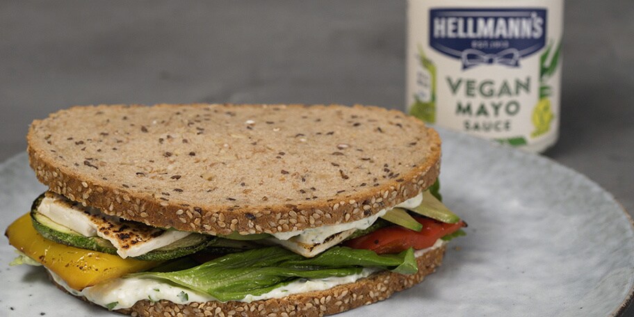 Sandwich με Τόφου, Ψητά Λαχανικά & Αρωματική Vegan Mayo