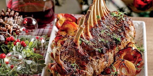 Χοιρινό καρέ μαριναρισμένο, με μήλα και κρεμμύδια